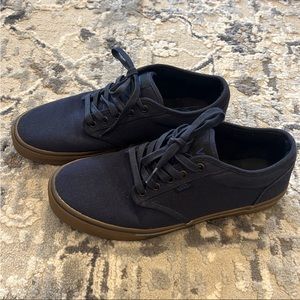 VANS chukka low skate shoes / Navy with gum bottom / size 10.5